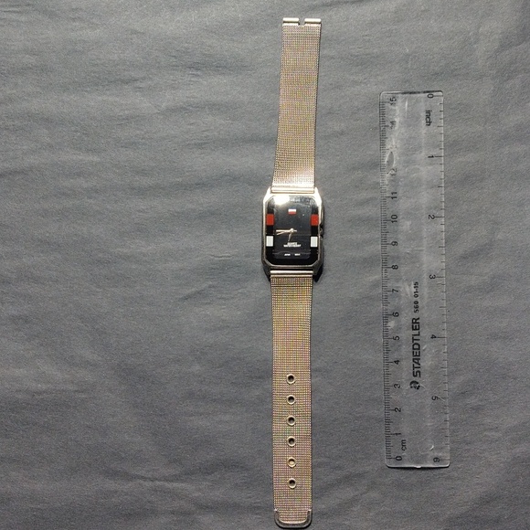 Tommy Hilfiger watch - Picture 6 of 11